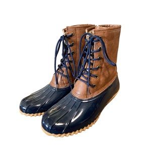 Size Women’s 9 Boots.